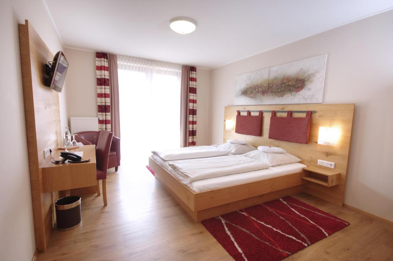 Da'Sporrer Hotel & Wirtshaus Neunburg vorm Wald Zewnętrze zdjęcie